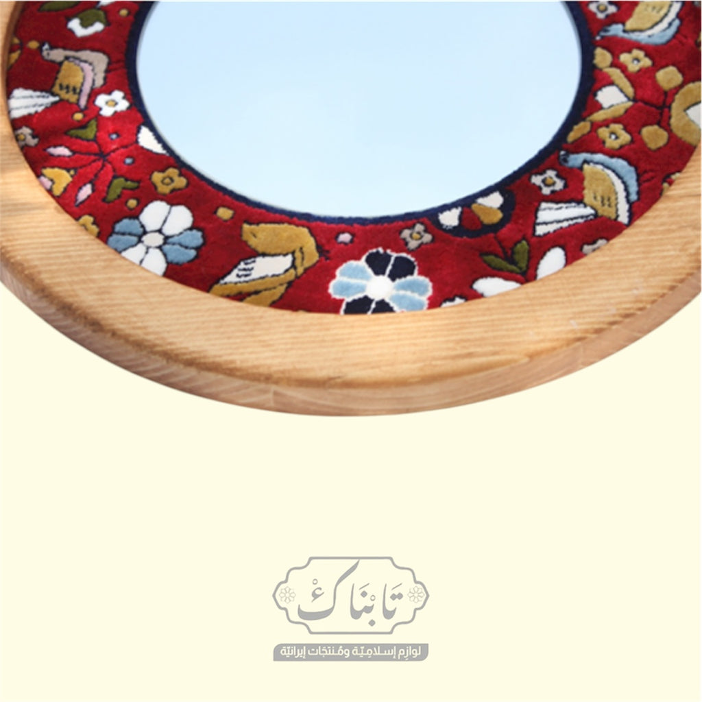 تابلو خشب يحتوي علي مرآة و سجادة محيوكة يدوياً قياس40*40 سم