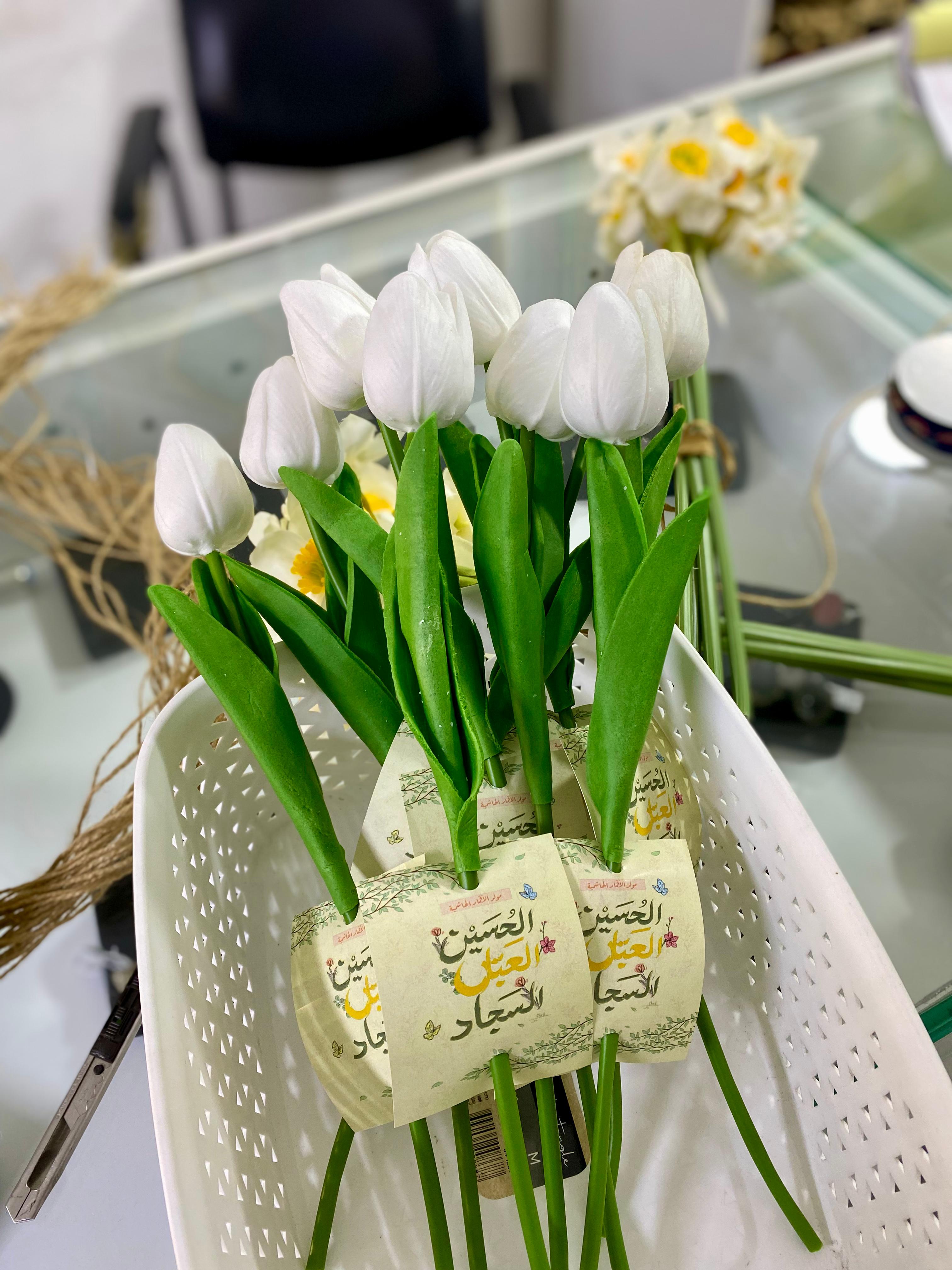 توزيعات وردة التوليب مع كارت معايدة عدد 12